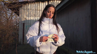 Bombázó karcsú kicsike mellű tinédzser kishölgy pénzért kúr