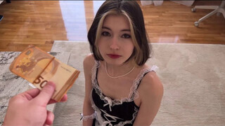 Cutie Kim a kicsike tőgyes bejárónő pénzért kufircol