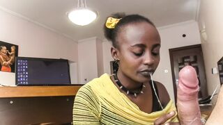 Nyakörves fekete repedtsarkú nyáladzik a főnök kukacán