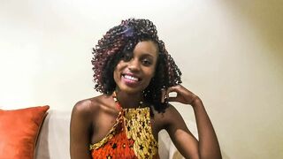 Mosolygós fekete csinibaba pov castingon keményen megkúrelva