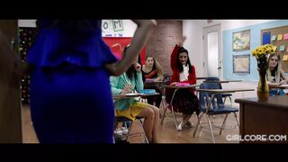 Angela White és Georgia Jones megbüntetik a cafka zsenge diákokat