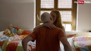 Világos Szőke tinédzser nyögés míg az idősödő megdugja a pináját