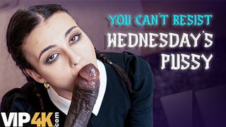 Lispy wednesday kufircolta a nevelő apa kolosszális faszát mint egy igazi kutyaként
