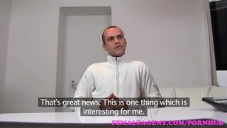 Csinos milf ügynök teszteli a erőszakos ürgét