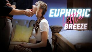 Cuki tinédzser Breezy Bri kinky hangulatban csábítja a nevelő atyja barátját kívánatos alsóruhában