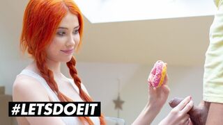 Gisha Forza gigantikus kannás vörös bombe egy fánkot érő erőszakos dugásért