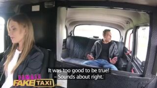 Zsenge pasas gyorsan megdugja Angel Piaff lucskos kiborotvált puncáját a hamis taxiban