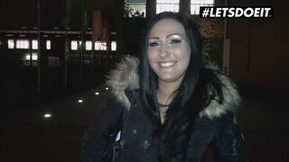 Mira grey német csoki luvnya kúrja az idegent pénzért a buszon