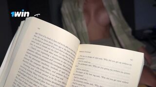 Nevelő hugom csábított el olvasás közben – ízletes közeli dörzsölés a óriási popsis tinitől