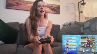 Csíkos mario kart párbaj lush toy-jal a puncimban – banánáradat a csinos játékban