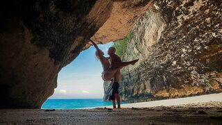Vad légyott a bűbájos strandon és forró geci borít be