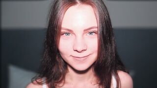 Vonzó a nevelő testvérem új fehérneműje - vad lovaglás és arcra élvezés