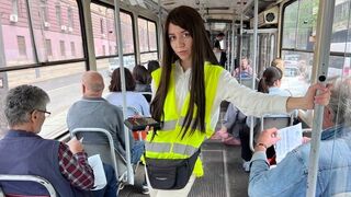 Buszvezető fiatalasszony megváltoztatja az életét és megdugja az utast
