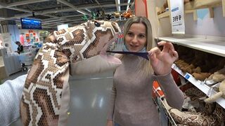 Letty black vadul hancúrozik a nyilvános helyen monster pub 2-vel