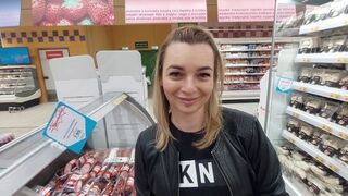 Bevásárlás közben találkoztam vele, cumizás a nyilvános wc-ben, és lenyeli a bazinagy spriccet