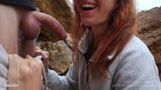 Nyilvános orál és gyors döngölés a strandon pov-ban