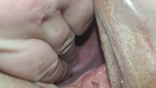 Hatalmasra nyújtott vagina mély behatolással
